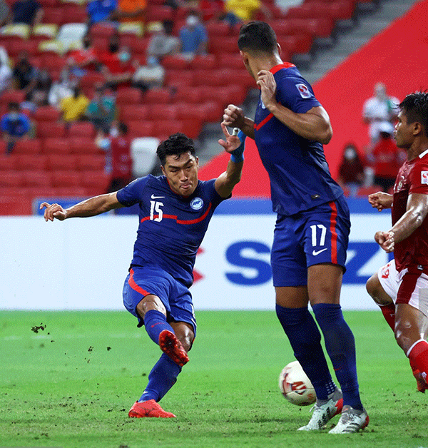 Chỉ còn lại 8 người trên sân, Singapore nhìn Indonesia vào chung kết