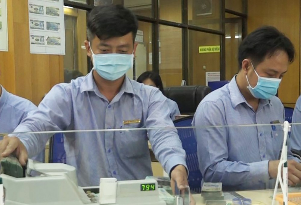 Các ngân hàng cam kết đưa vốn tín dụng ra thị trường đồng hành cùng DN vượt khó.