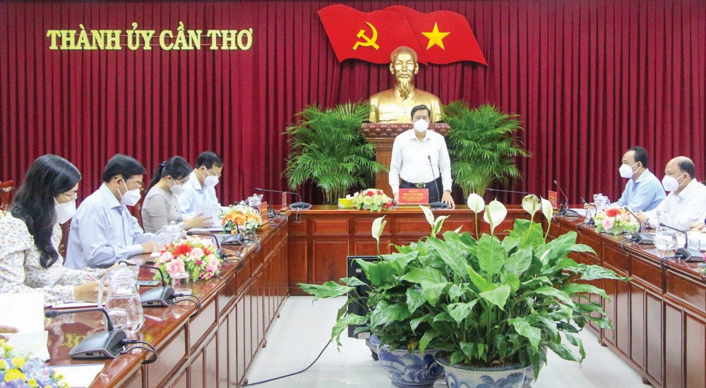 Đồng chí Phạm Văn Hiểu phát biểu kết luận hội nghị kiểm điểm của Ban Tuyên giáo Thành ủy. Ảnh: NGỌC QUYÊN