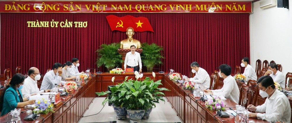 Đồng chí Phạm Văn Hiểu, Phó Bí thư Thường trực Thành ủy, Chủ tịch HĐND thành phố phát biểu kết luận hội nghị. Ảnh: ANH DŨNG