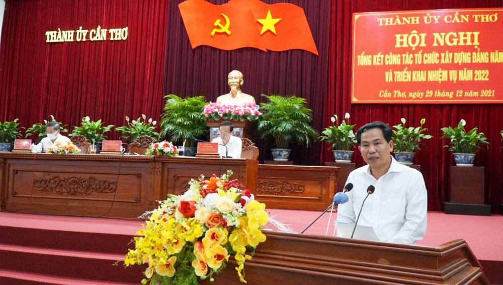 Đồng chí Lê Quang Mạnh, Ủy viên Trung ương Đảng, Bí thư Thành ủy phát biểu kết luận hội nghị.