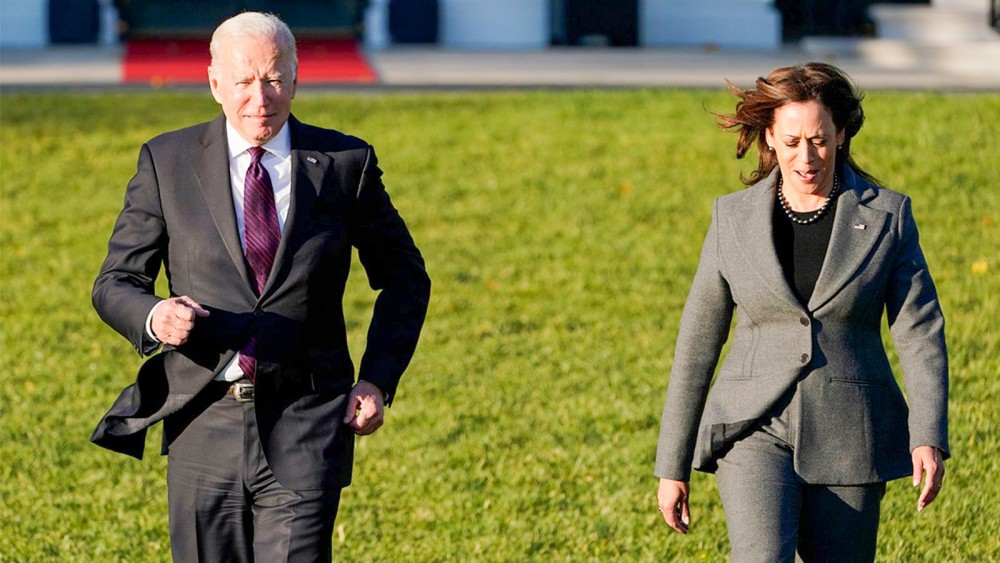 Những “điểm trừ” cho ông Biden trong năm đầu nhiệm kỳ Tổng thống Mỹ Biden và cấp phó Kamala Harris trong năm 2021 đầy khó khăn. Ảnh: AP