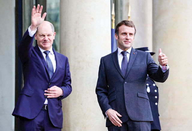 Tổng thống Pháp Macron (phải) tiếp đón tân Thủ tướng Đức Scholz. Ảnh: Reuters