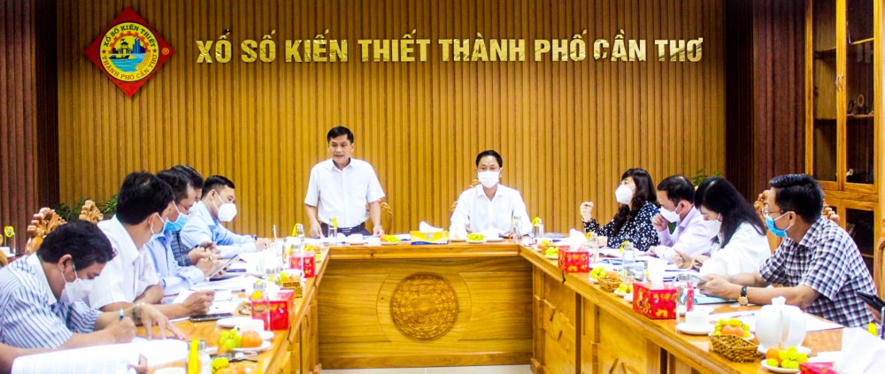 Phó Chủ tịch UBND TP Cần Thơ Nguyễn Văn Hồng  phát biểu chỉ đạo cuộc họp.