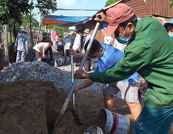 Ðoàn viên thanh niên tham gia đảm bảo an toàn giao thông