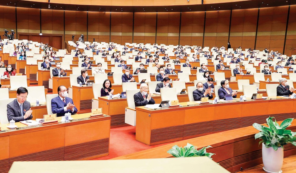 Tổng Bí thư Nguyễn Phú Trọng với các đồng chí lãnh đạo, nguyên lãnh đạo Đảng, Nhà nước, đại biểu Quốc hội dự phiên bế mạc. Ảnh: DOÃN TẤN - TTXVN