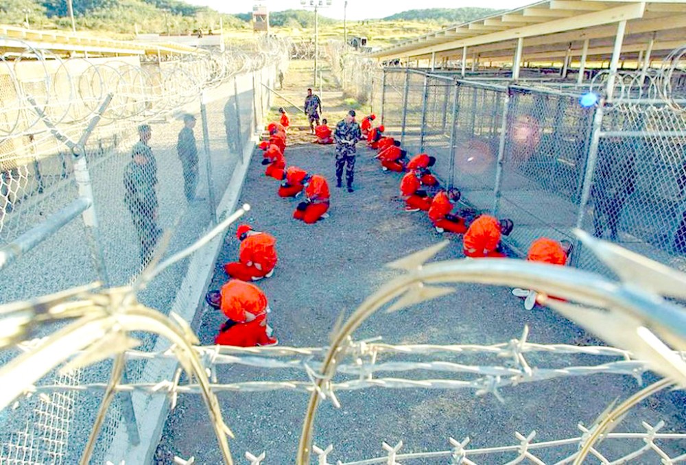 Liệu Mỹ có đóng cửa nhà tù Guantanamo? Phạm nhân bị giam giữ tại nhà tù Guantanamo. Ảnh: Getty Images