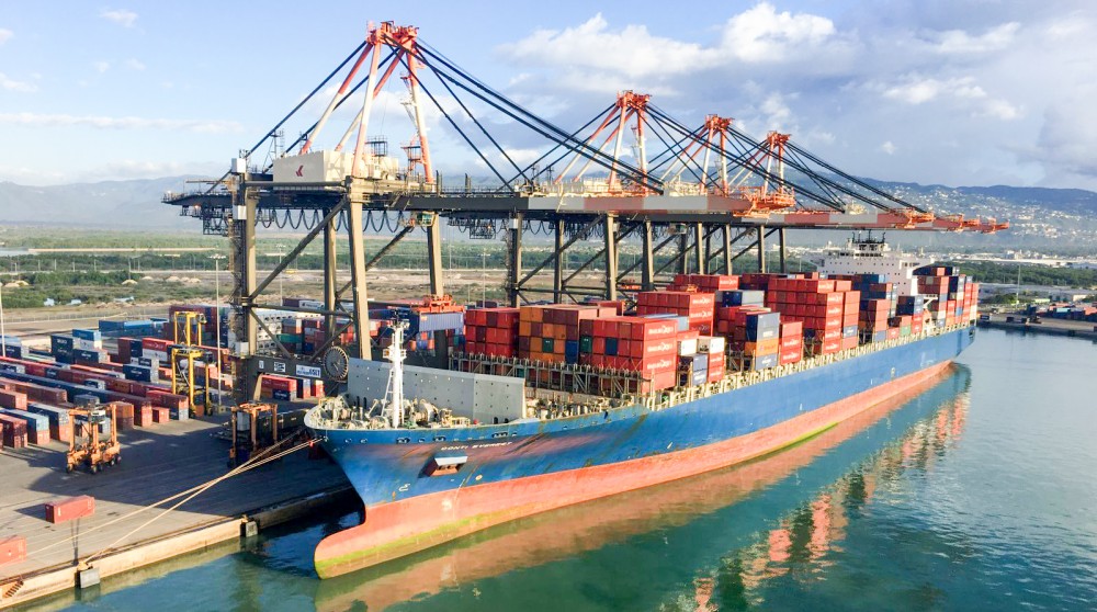 Trung Quốc vung tiền mua ảnh hưởng chính trị khắp nơi Kingston Freeport, cảng container lớn nhất của Jamaica, gần đây bị một công ty Trung Quốc kiểm soát. Ảnh: Daily Mail