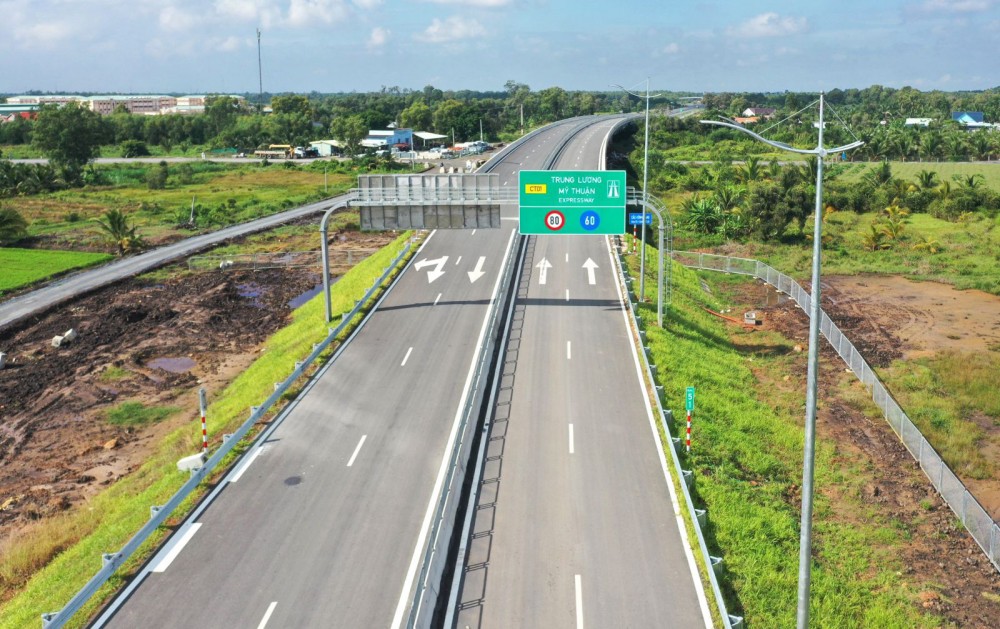Cao tốc Trung Lương - Mỹ Thuận thông xe kỹ thuật vào ngày 19-1-2022.