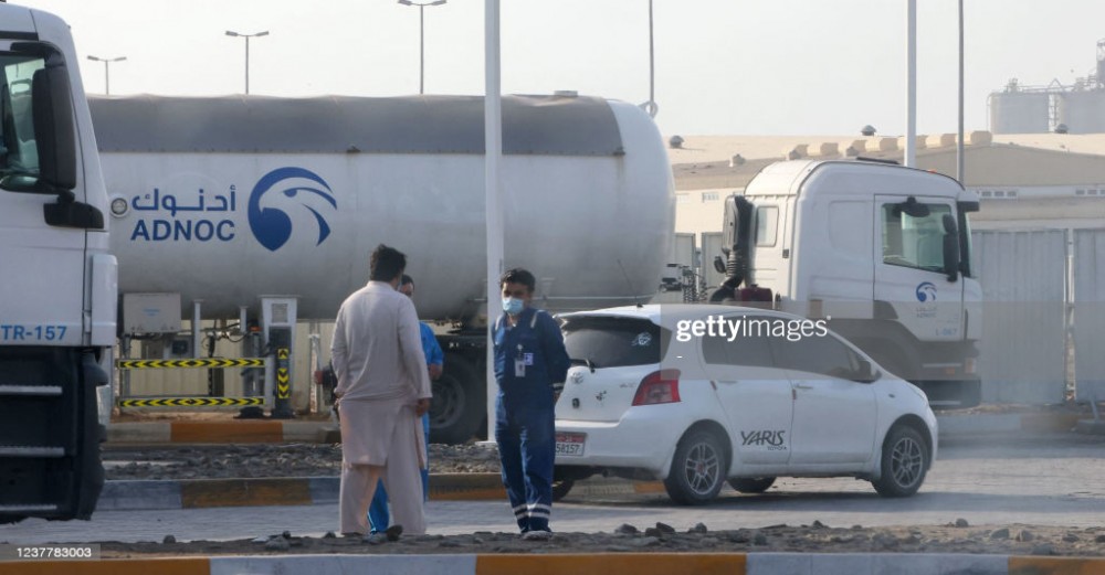 Các xe bồn chở nhiên liệu đã phát nổ gần kho của công ty dầu mỏ ADNOC ở UAE.