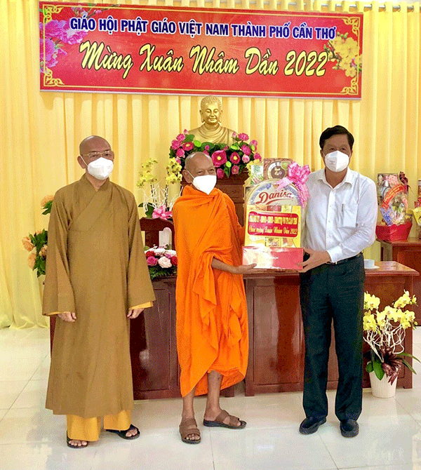 Tặng quà, chúc Tết tại quận Ninh Kiều