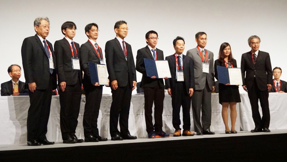BS La Vĩnh Phúc (đứng giữa) vinh dự nhận giải thưởng Research Fellowship Award tại Nhật năm 2018. Ảnh do BS cung cấp