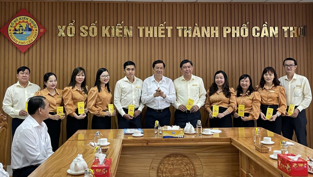 Lãnh đạo thành phố thăm và chúc Tết doanh nghiệp nhân dịp đầu xuân