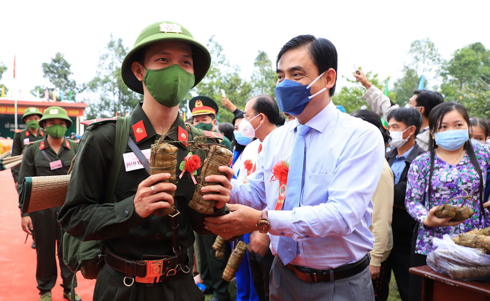 Rộn ràng ngày hội tòng quân