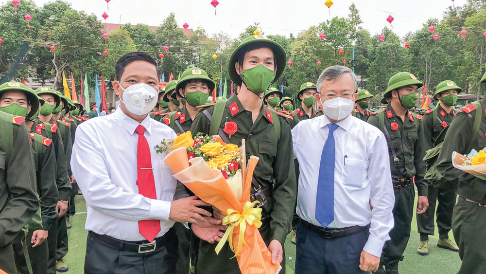 Rộn ràng ngày hội tòng quân