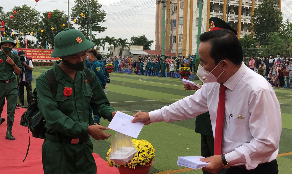 Rộn ràng ngày hội tòng quân