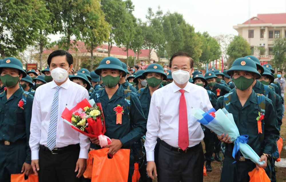 Rộn ràng ngày hội tòng quân