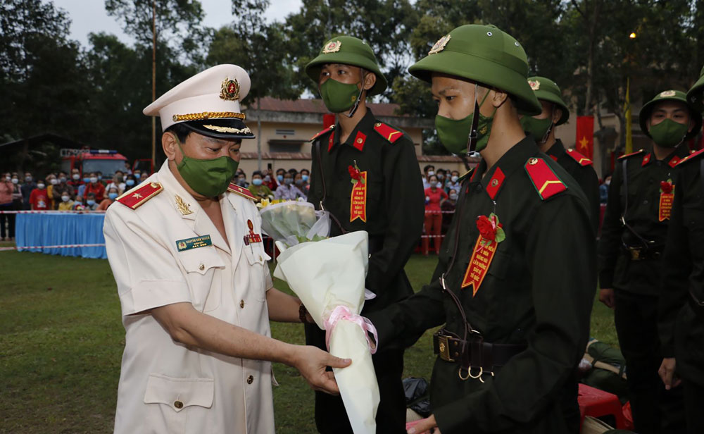 Rộn ràng ngày hội tòng quân