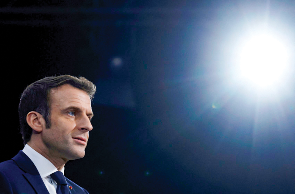 Pháp muốn châu Âu tăng cường phòng thủ không gian Tổng thống Macron phát biểu tại hội nghị ở Toulouse hôm 16-2. Ảnh: AP