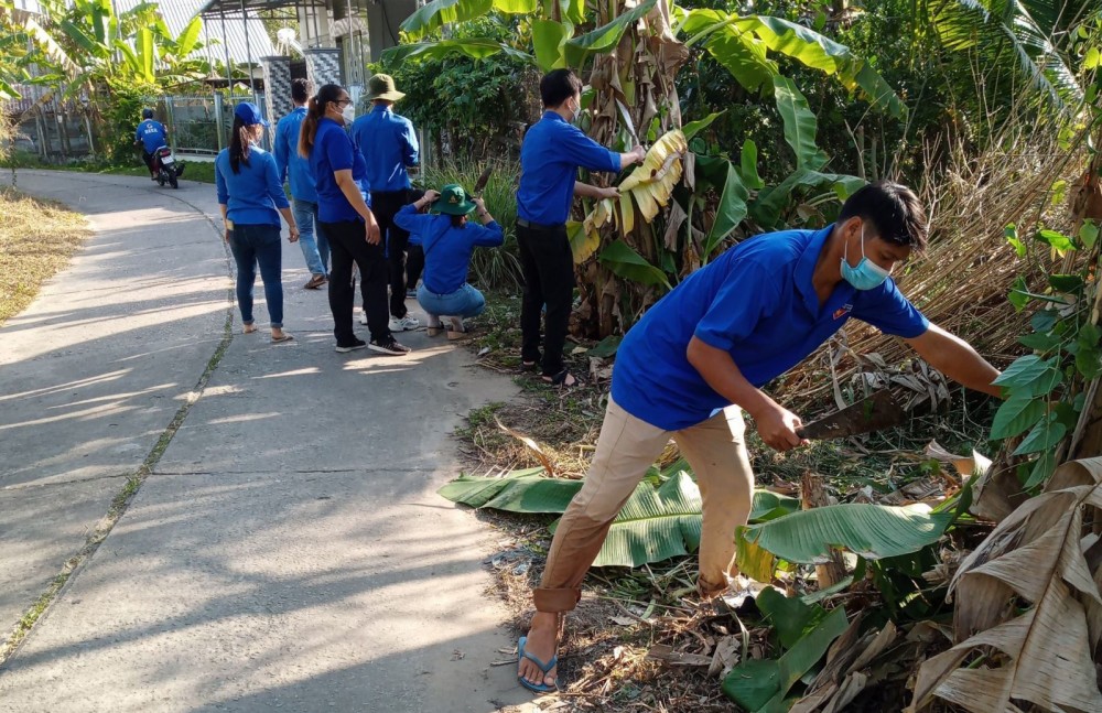 Đoàn viên quận Ô Môn tích cực trong các phong trào tại địa phương, qua đó, nhiều người đã được kết nạp vào Đảng.