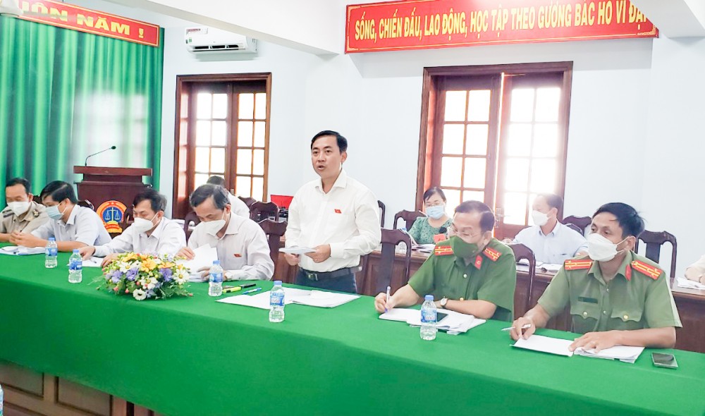 Đồng chí Đào Chí Nghĩa, Phó trưởng Đoàn Đại biểu Quốc hội TP Cần Thơ phát biểu tại buổi giám sát.