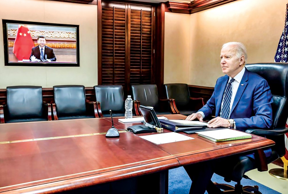 Tổng thống Mỹ Joe Biden (phải) và Chủ tịch Trung Quốc Tập Cận Bình trong hội đàm trực tuyến hôm 18-3. Ảnh: AP