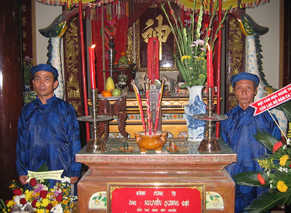 Ban thờ Hậu Tổ Nguyễn Quang Đại (Ba Đợi) tại đình Vạn Phước, Long An. Ảnh: http://vietlandmarks.com