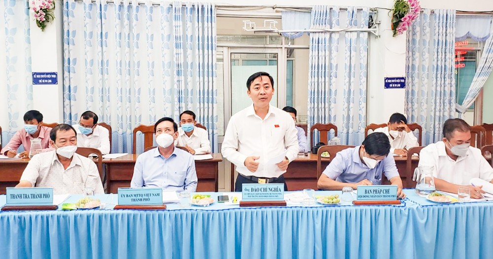 Giám sát thực hành tiết kiệm, chống lãng phí giai đoạn 2016-2021 Đồng chí Đào Chí Nghĩa, Phó trưởng Đoàn Đại biểu Quốc hội TP Cần Thơ phát biểu tại buổi làm việc UBND quận Ô Môn.