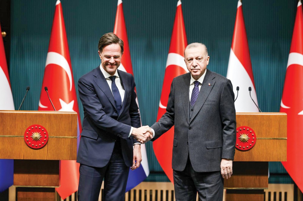 Tổng thống Thổ Nhĩ Kỳ Erdogan (phải) và Thủ tướng Hà Lan Mark Rutte. Ảnh: AA