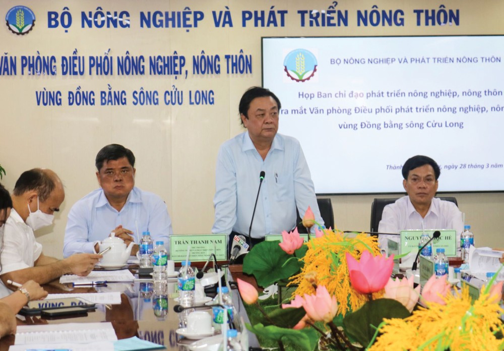 Bộ trưởng Bộ NN&PTNT Lê Minh Hoan phát biểu chỉ đạo tại cuộc họp.