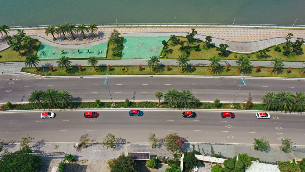 Kỷ lục Việt Nam: 100 xe ô tô điện VF e34 chinh phục địa đầu Tổ quốc