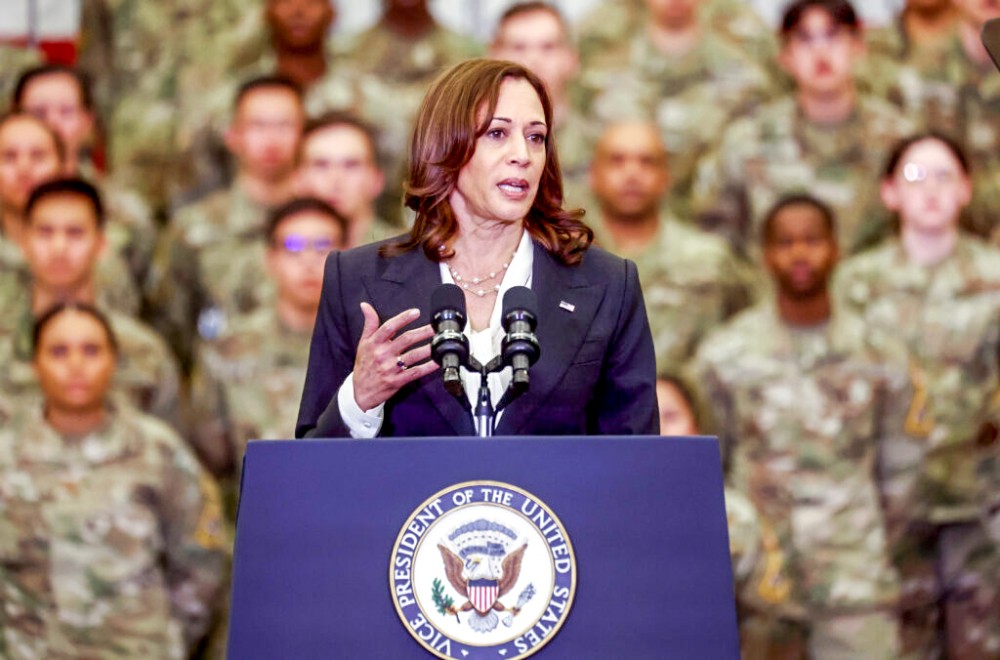 Mỹ cam kết ngừng thử vũ khí diệt vệ tinh Phó Tổng Thống Mỹ Harris phát biểu tại căn cứ Vandenberg ngày 18-4. Ảnh: Politico