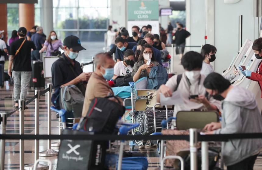 Cảnh nhộn nhịp tại sân bay Changi của Singapore.