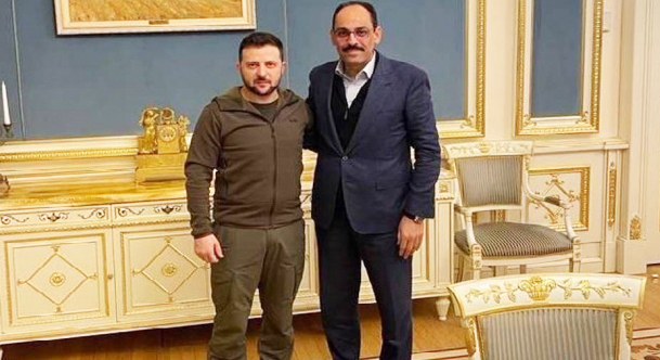 Hai ông Zelensky (trái) và Kalin gặp nhau tại Kiev.