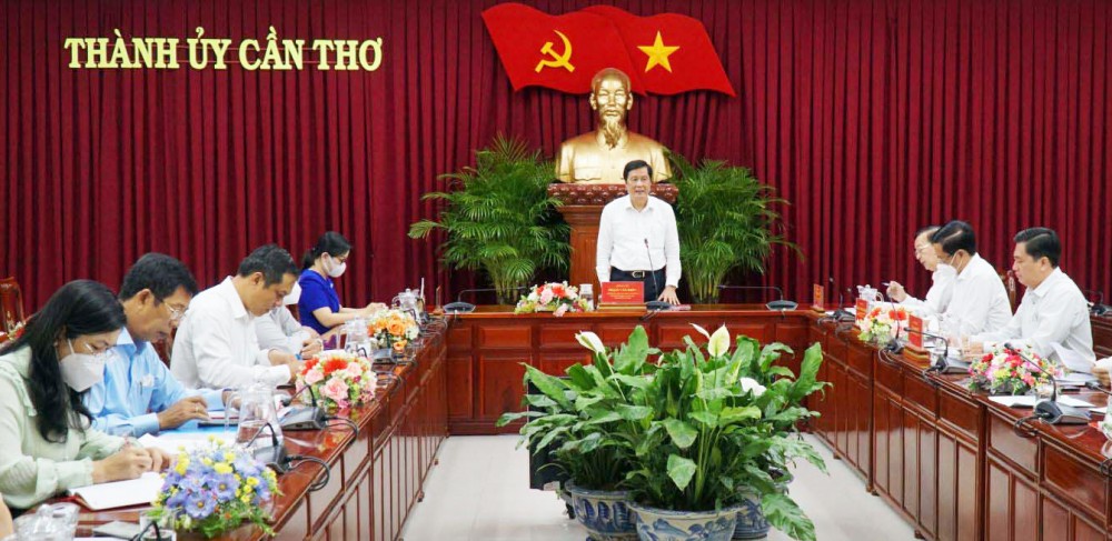 Đồng chí Phạm Văn Hiểu phát biểu kết luận buổi làm việc.