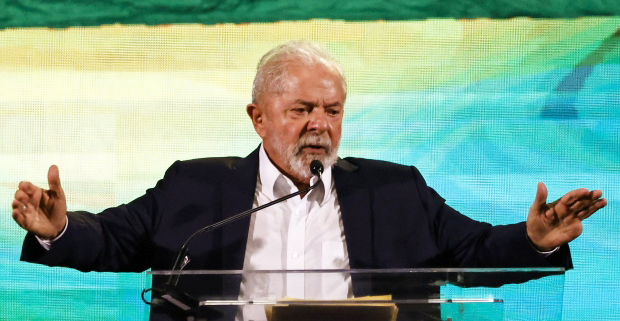 Ông Lula da Silva “tái xuất” Cựu Tổng thống Lula da Silva trong lễ khởi động chiến dịch tranh cử tại Sao Paulo ngày 7-5. Ảnh: Getty Images
