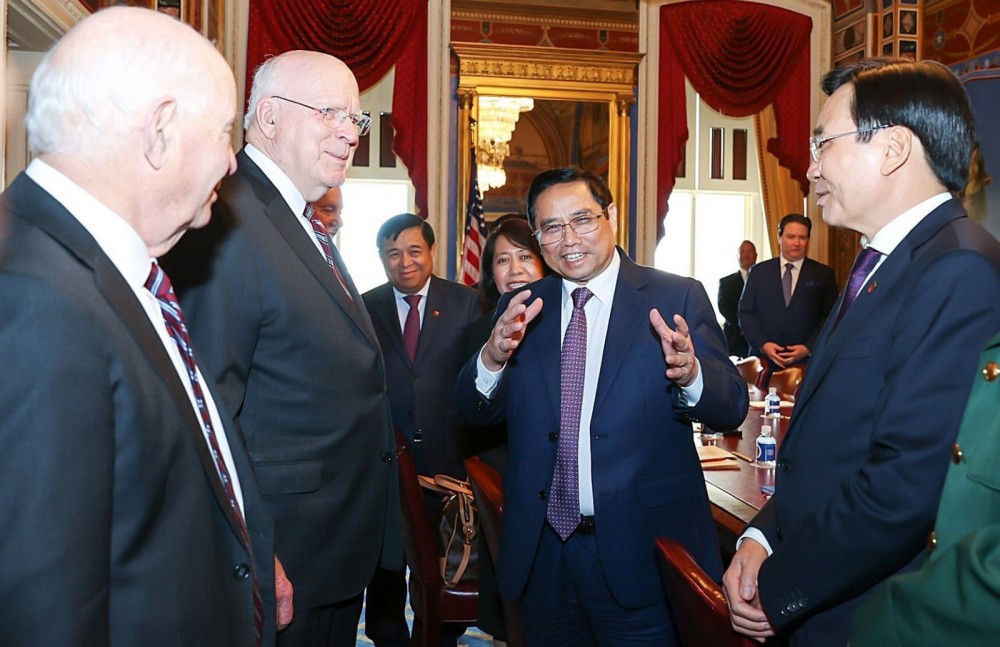 Thủ tướng Phạm Minh Chính gặp Thượng Nghị sĩ Patrick Leahy và một số Nghị sĩ Hoa Kỳ. Ảnh: Dương Giang-TTXVN