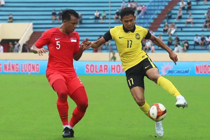 U23 Malaysia (phải) đang nắm quyền tự quyết vị trí của mình ở bảng B. Ảnh: Vietnamnet