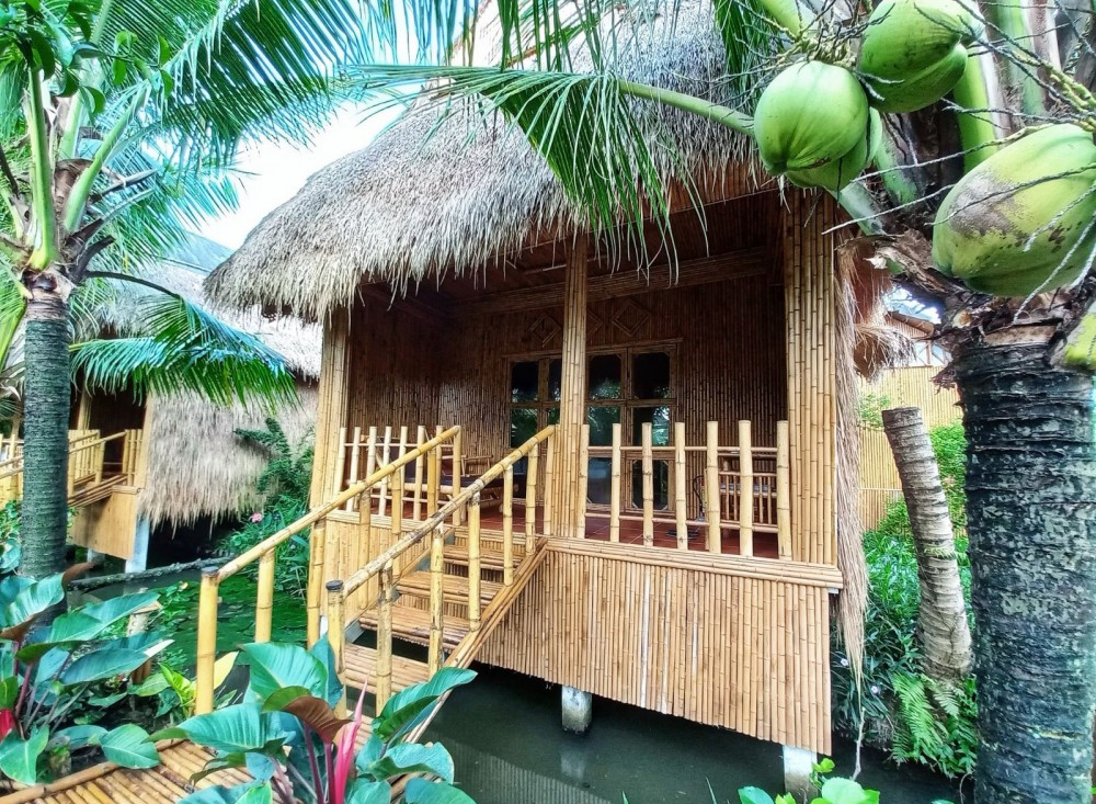 Một bungalow ở Bamboo Eco Village. Ảnh: KIỀU MAI
