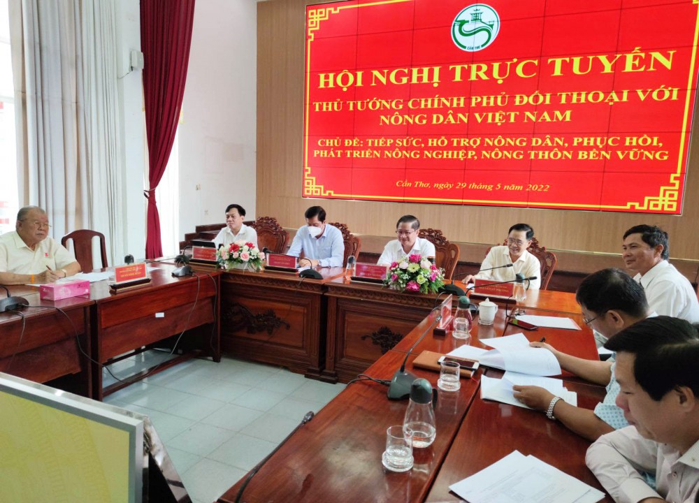 Thủ tướng Phạm Minh Chính đối thoại với nông dân Lãnh đạo Thành ủy, UBND và lãnh đạo Hội nông dân TP Cần Thơ cùng các đại biểu tham dự hội nghị tại điểm cầu TP Cần Thơ.