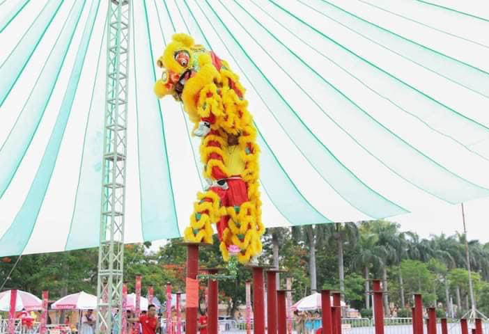 Lân lên mai hoa thung nữ của Đoàn Lân - Sư - Rồng Tú Anh Đường. Ảnh: Lương Ấn Đường