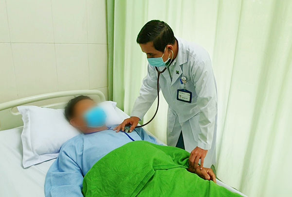 Cứu kịp cụ ông 70 tuổi khỏi nguy cơ bị cắt cụt chân