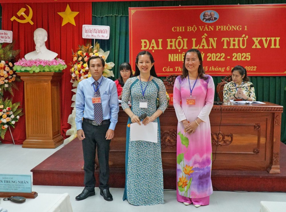 Ban Chi ủy Chi bộ Văn phòng 1 khóa mới, Đảng bộ Công ty Cổ phần cấp thoát nước Cần Thơ.
