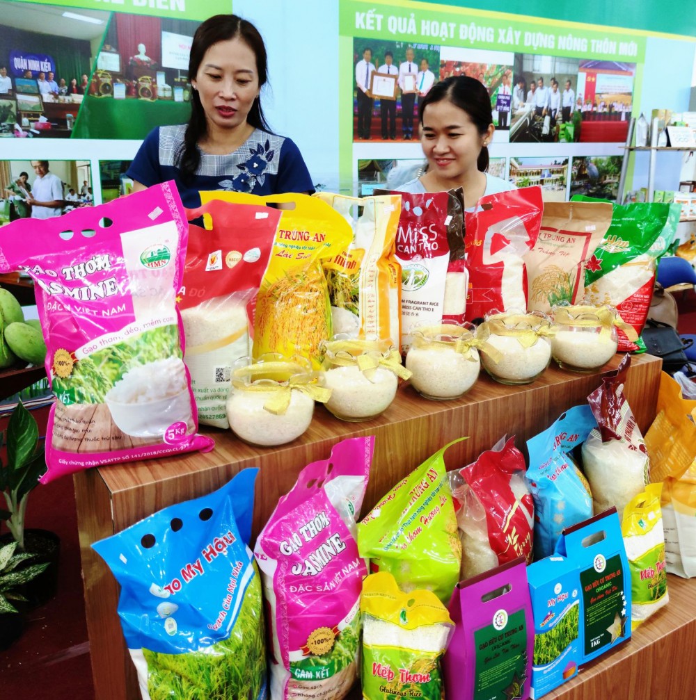 Đẩy mạnh sản xuất hữu cơ phát triển nông nghiệp bền vững Hiện một số doanh nghiệp trên địa bàn Cần Thơ cũng đã có sản phẩm gạo hữu cơ đưa ra thị trường.