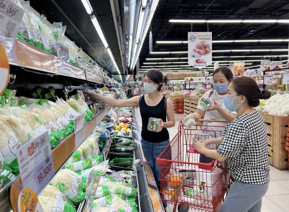 "Xoay xở" với giá, dùng nhiều giải pháp để kích cầu Hoạt động mua bán tại Siêu thị LOTTE Mart Cần Thơ.
