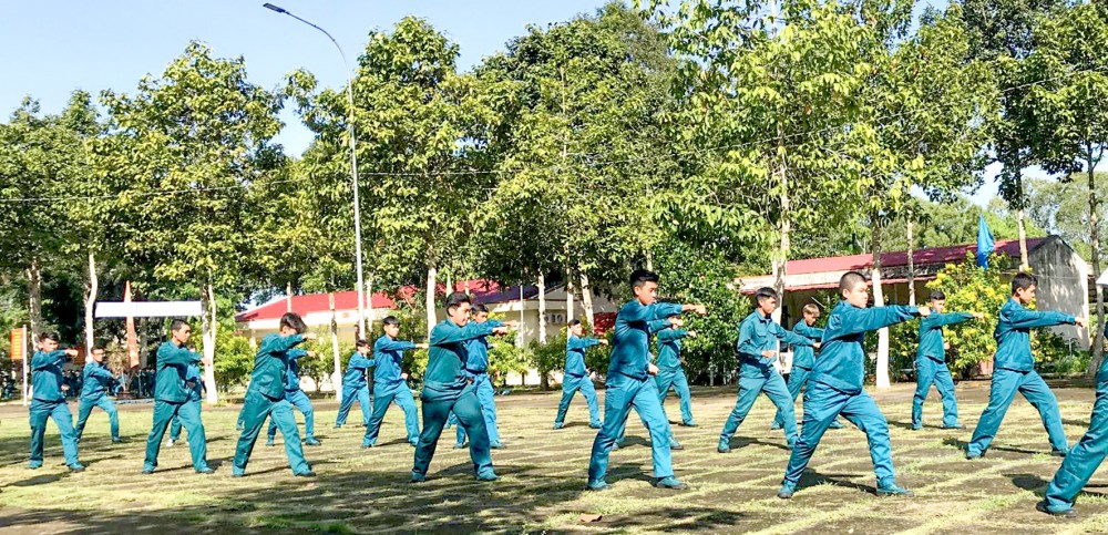 DQCĐ quận Bình Thủy tham gia thi đồng diễn võ thể dục tay không.
