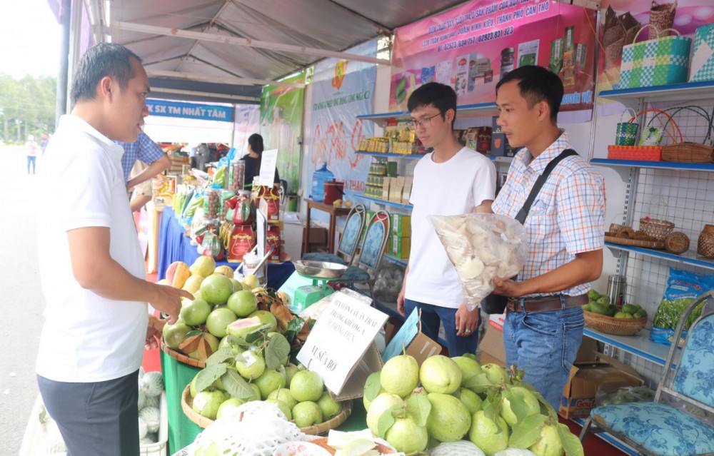 Liên minh HTX TP Cần Thơ hỗ trợ các HTX trên địa bàn thành phố tham gia nhiều hội chợ xúc tiến thương mại trong và ngoài thành phố.