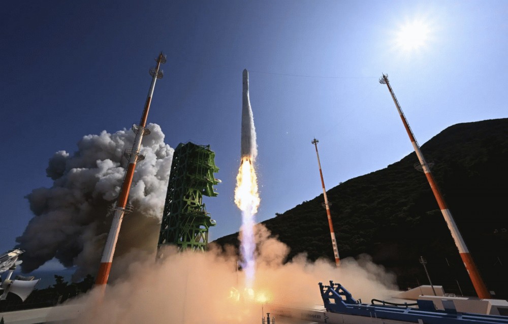 Tên lửa Nuri của Hàn Quốc rời bệ phóng ngày 21-6. Ảnh: Yonhap