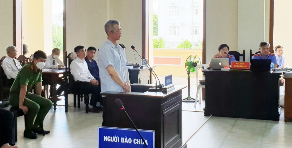 Bị cáo Nguyễn Minh Chuyển tại phiên tòa.