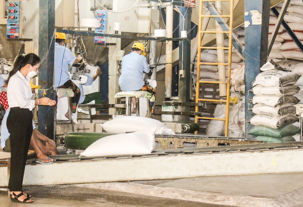 Doanh nghiệp chế biến gạo xuất khẩu ở quận Thốt Nốt khởi sắc trở lại sau dịch COVID-19.